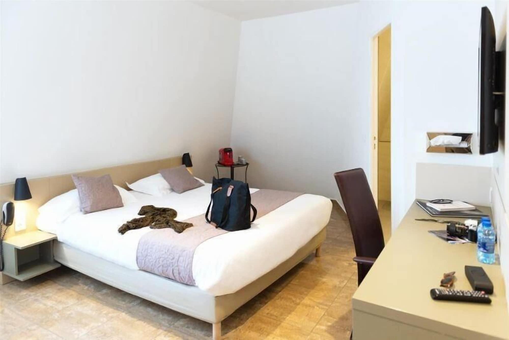 Hotel Le Saint Germain Ольне-су-Буа Экстерьер фото
